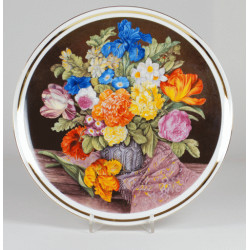 Decorative plate "bouquet of flowers with a purple shawl"