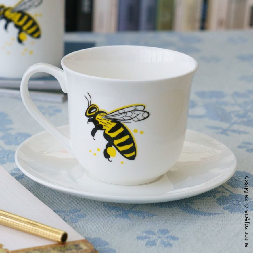 Lotos cup - decoration "Bee" by Zuza Miśko
